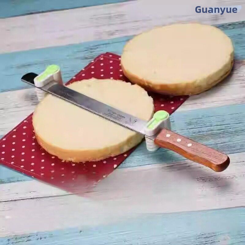 Tagliapane Dentellato in Accia - Kitchen Equipment For Baking recensione e prezzo